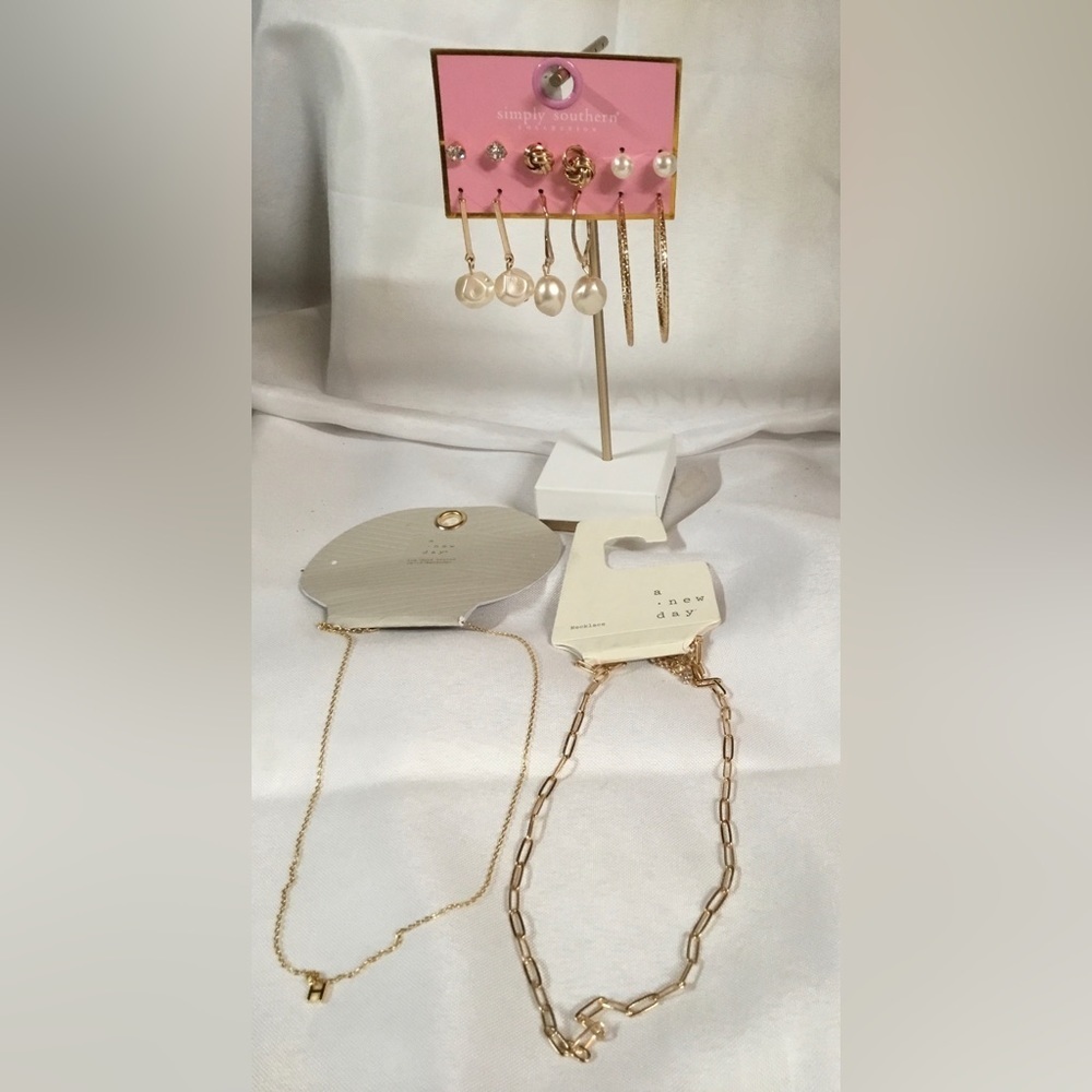 A New Day 2 necklace & Simply Southern earring set. Gold tone